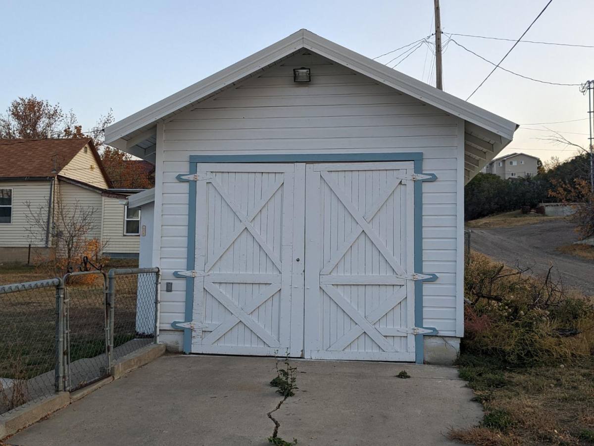 House for rent at 151 9th Ave N, Shelby, MT 59474