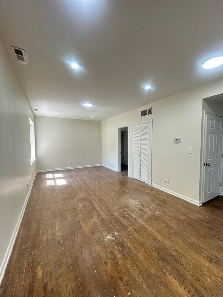 House for rent at 9118-9124 S Dauphin Ave, Chicago, IL 60619