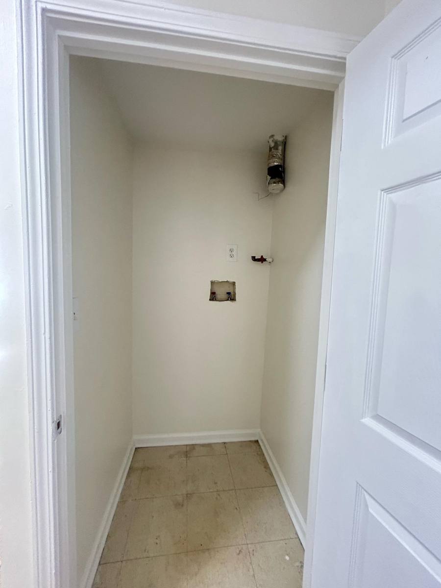 House for rent at 9118-9124 S Dauphin Ave, Chicago, IL 60619