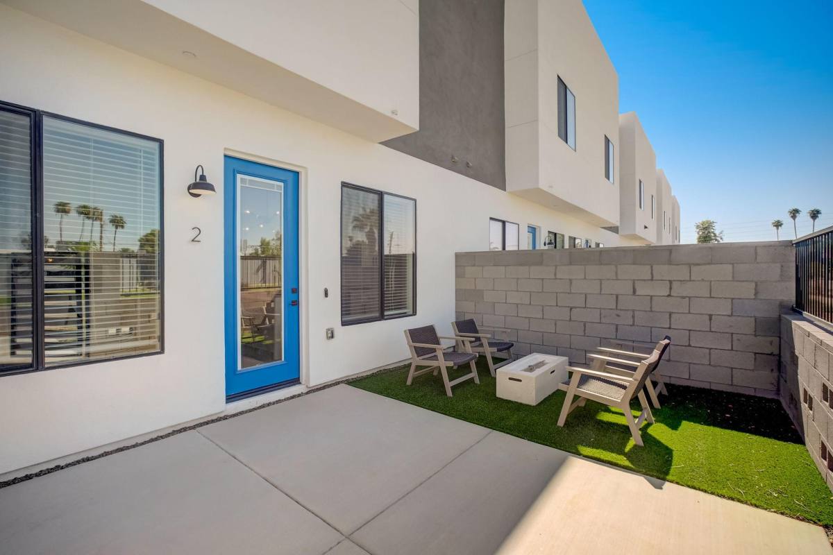 Townhouse for rent at Income Estates, 777 W Coolidge St, Phoenix, AZ 85013