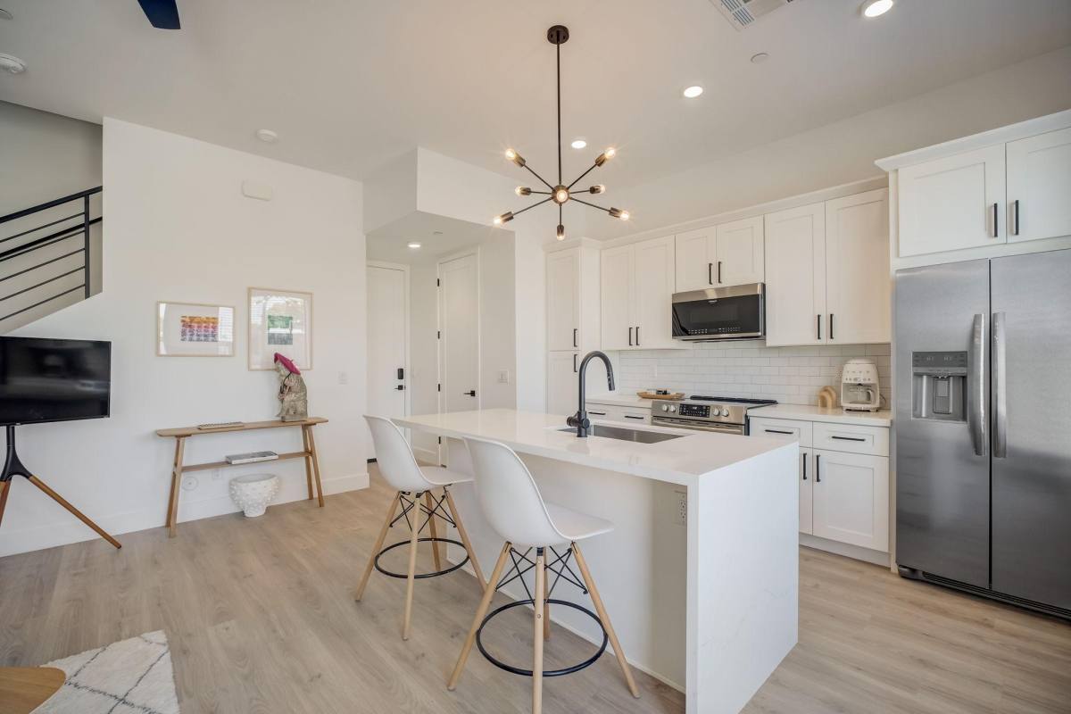 Townhouse for rent at Income Estates, 777 W Coolidge St, Phoenix, AZ 85013
