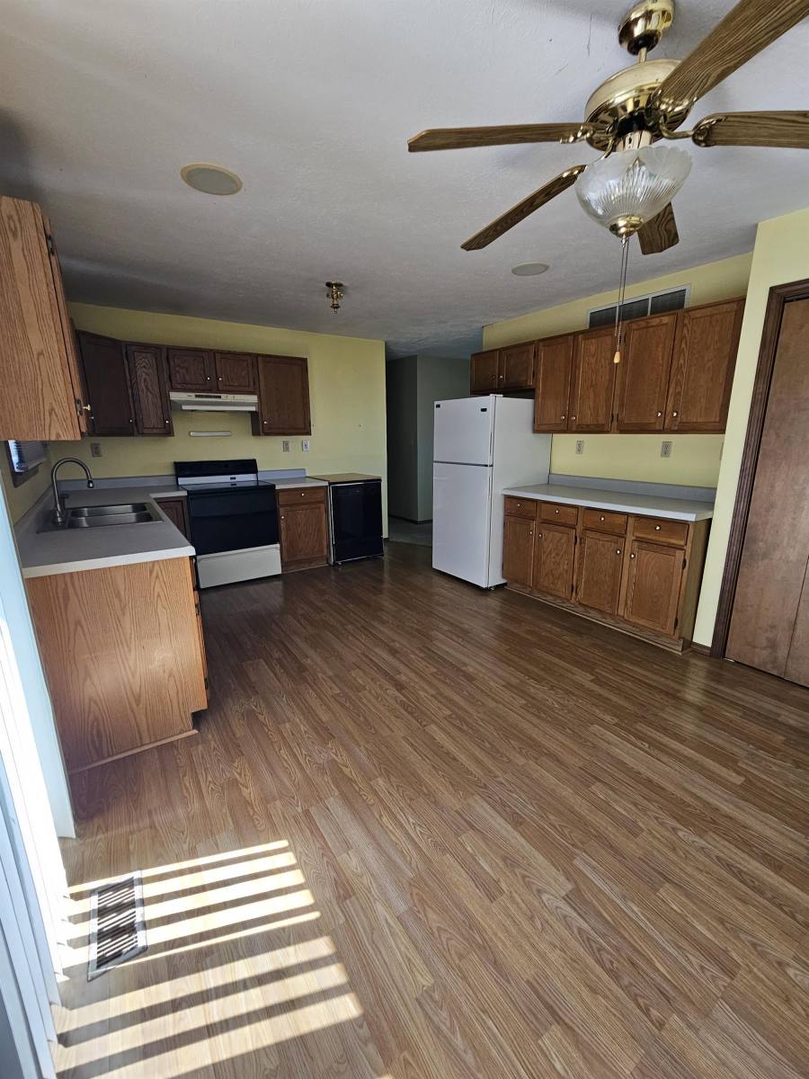 House for rent at 711 N Hemlock St, Le Roy, IL 61752