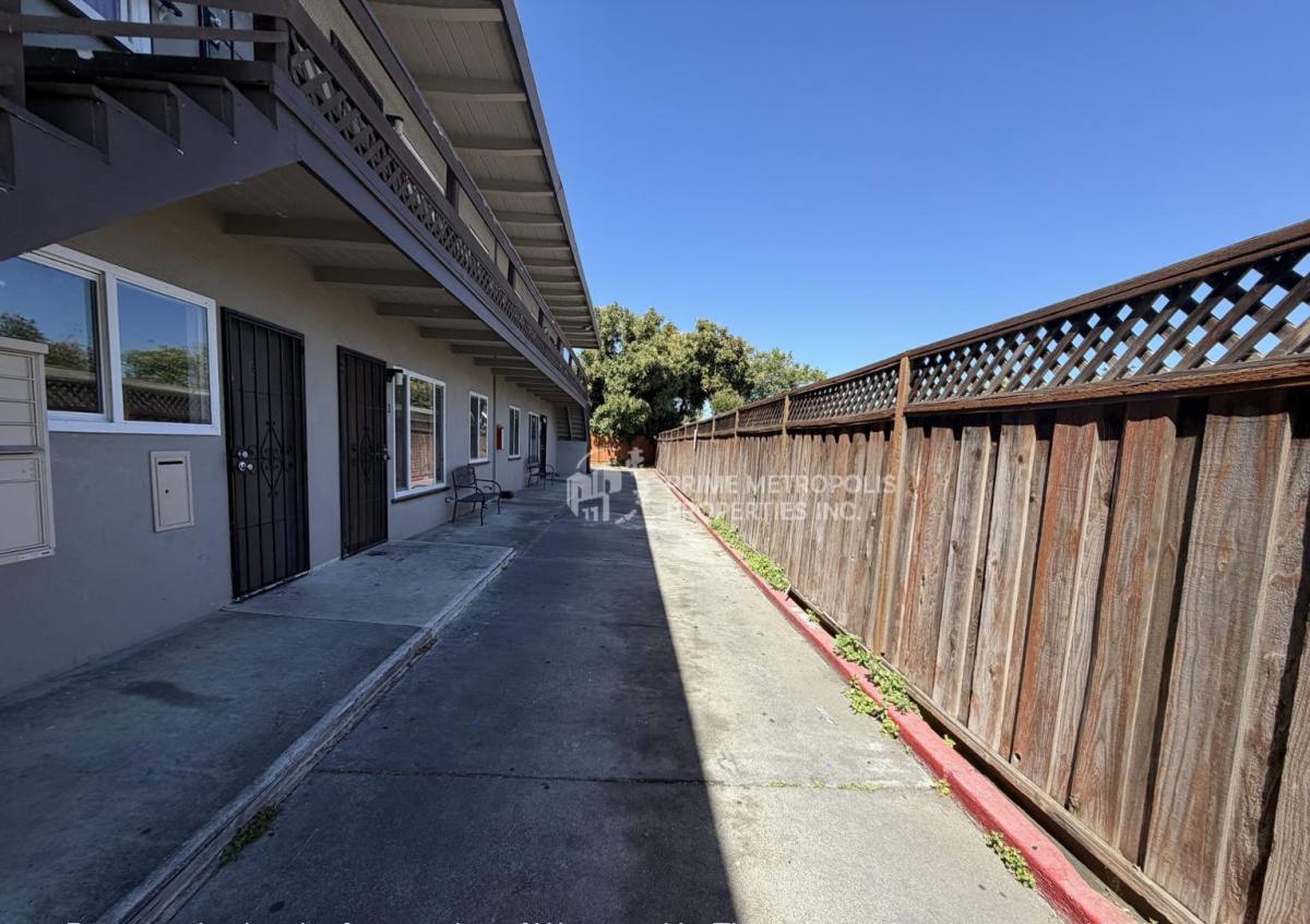 Apartment for rent at Interurban Park, 27 Topeka Ave #2, San Jose, CA 95128