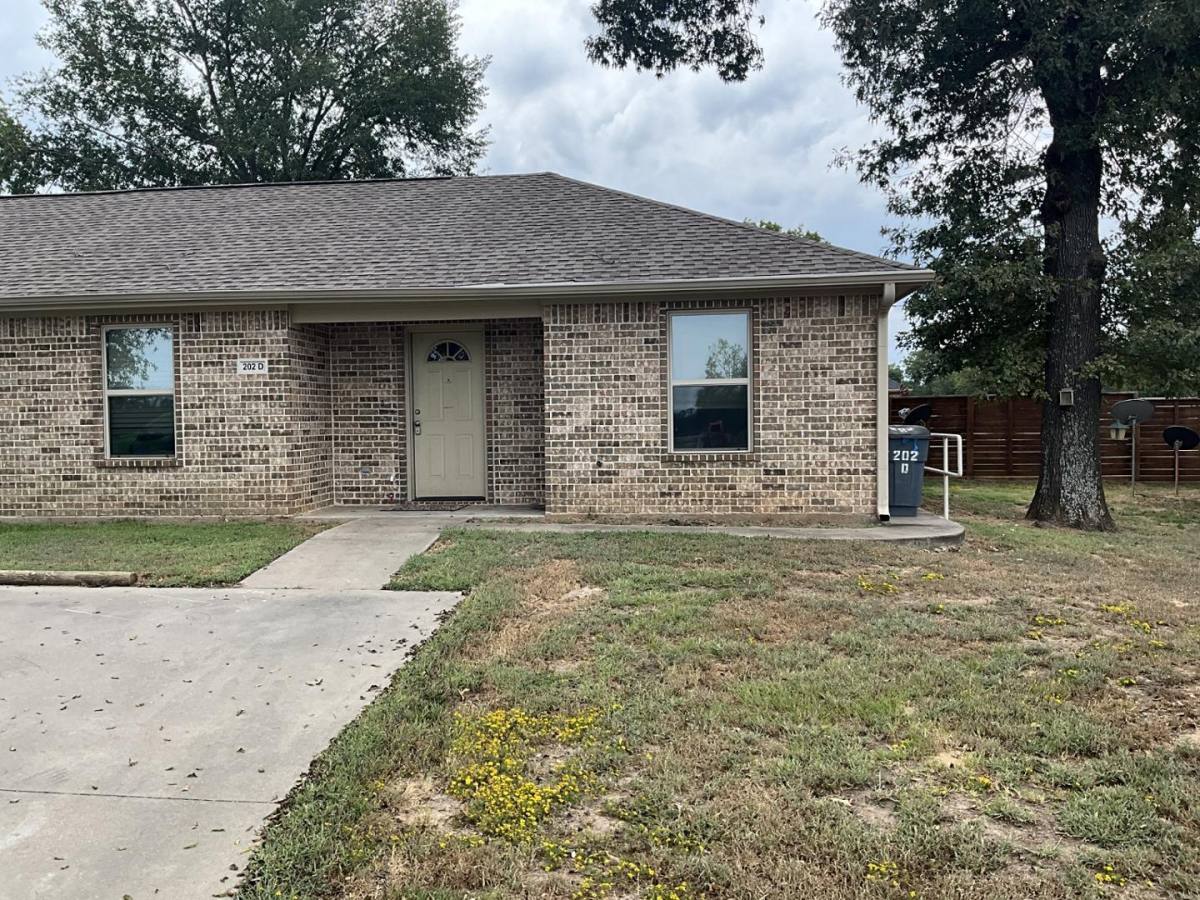 202 Chestnut St #D, Van, TX 75790 - House for Rent - Image 3