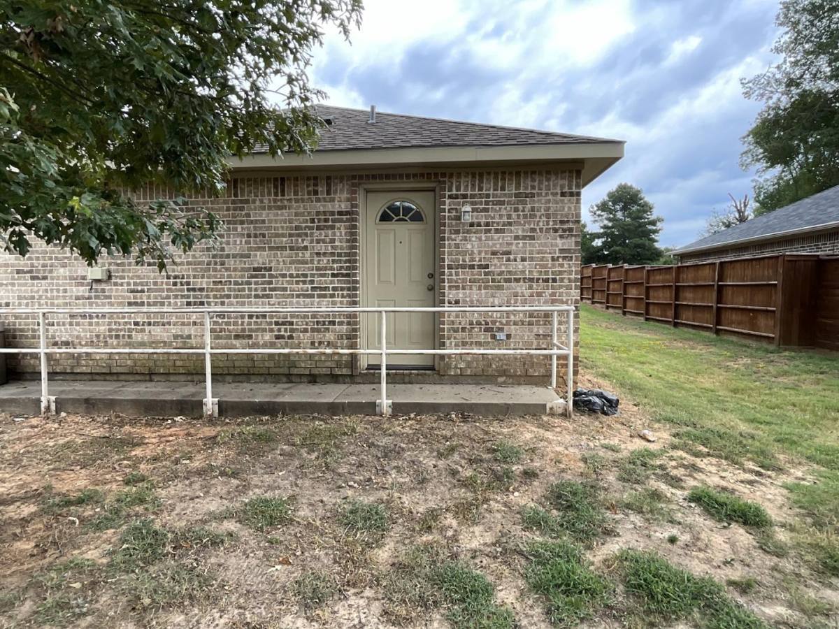 202 Chestnut St #D, Van, TX 75790 - House for Rent - Image 4