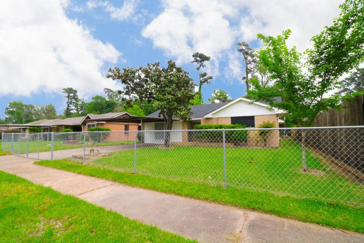 House for rent at Lake Forest, 9526 Balsam Lane, Houston, TX 77078
