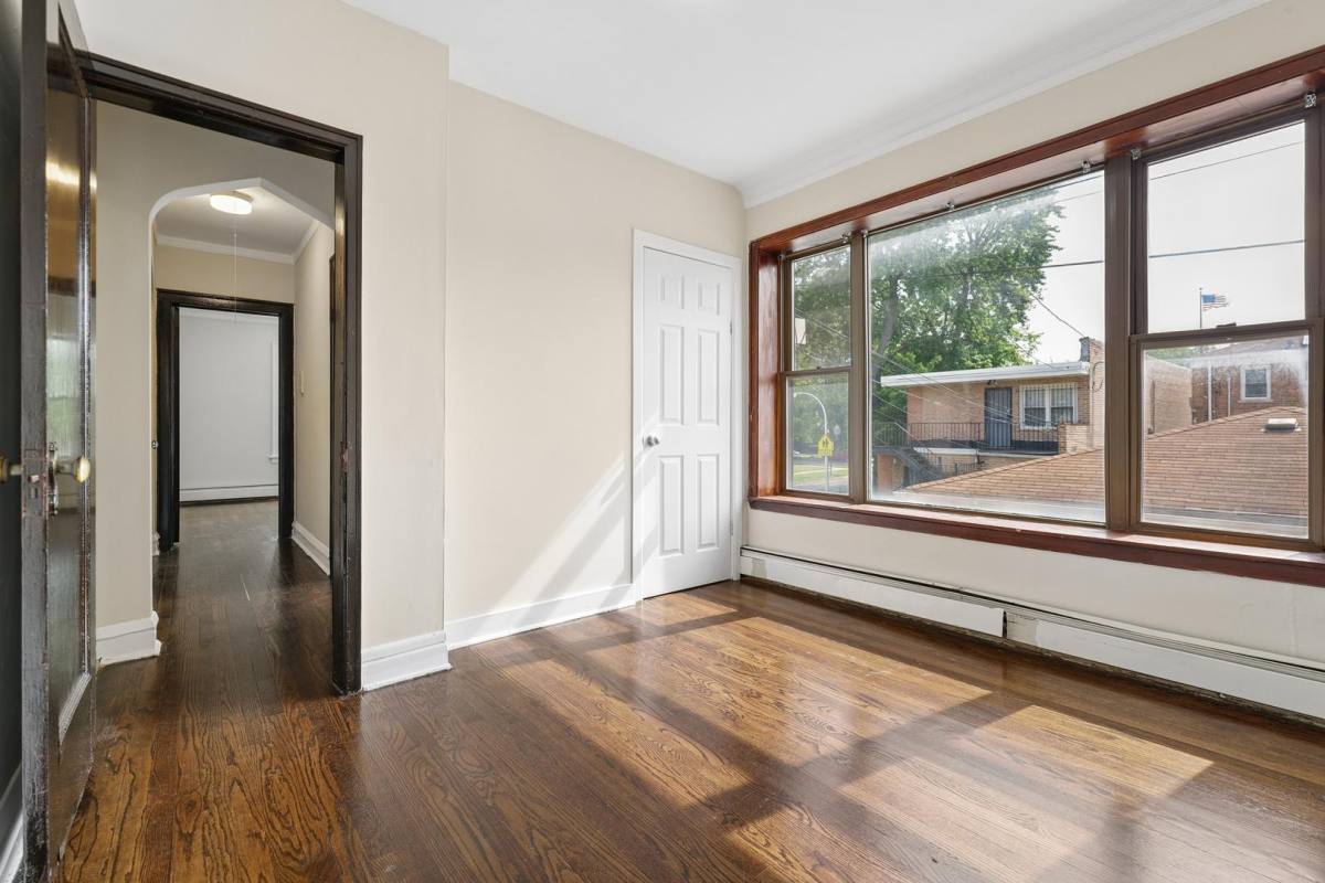 Apartment for rent at 8503 S Drexel Ave #1E, Chicago, IL 60619