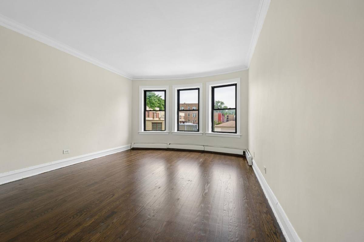 Apartment for rent at 8503 S Drexel Ave #1E, Chicago, IL 60619