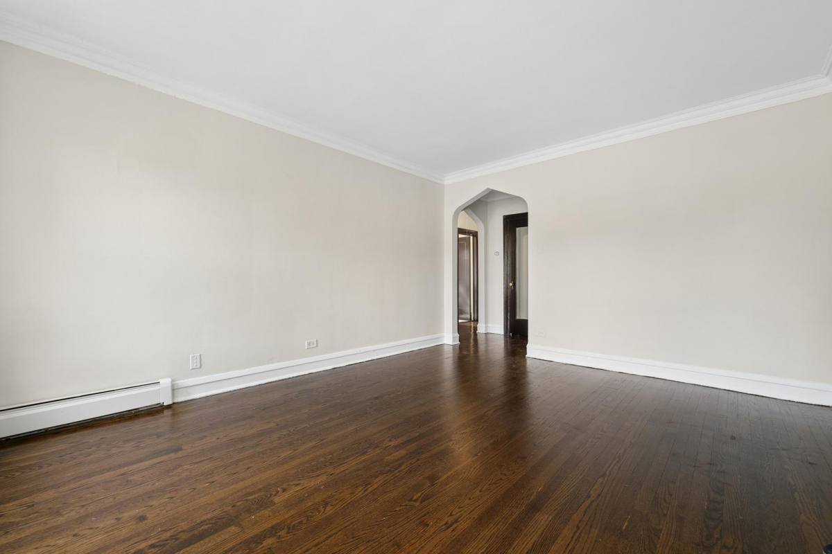 Apartment for rent at 8503 S Drexel Ave #1E, Chicago, IL 60619