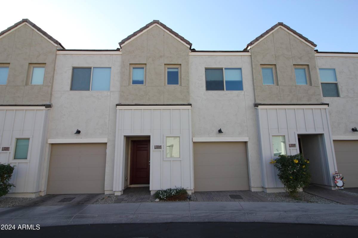Townhouse for rent at 2215 W Harmont Dr, Phoenix, AZ 85021