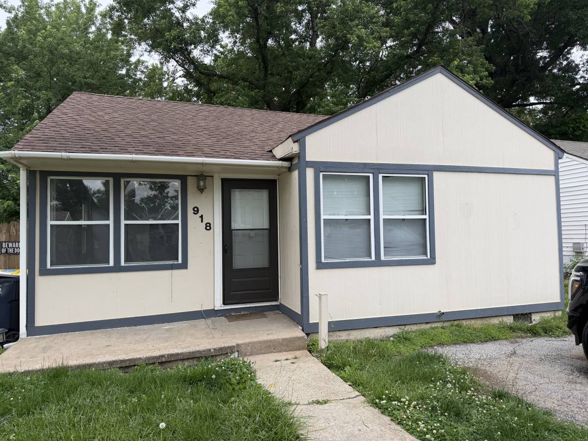 House for rent at 918 NE 44th Terrace, Kansas City, MO 64119