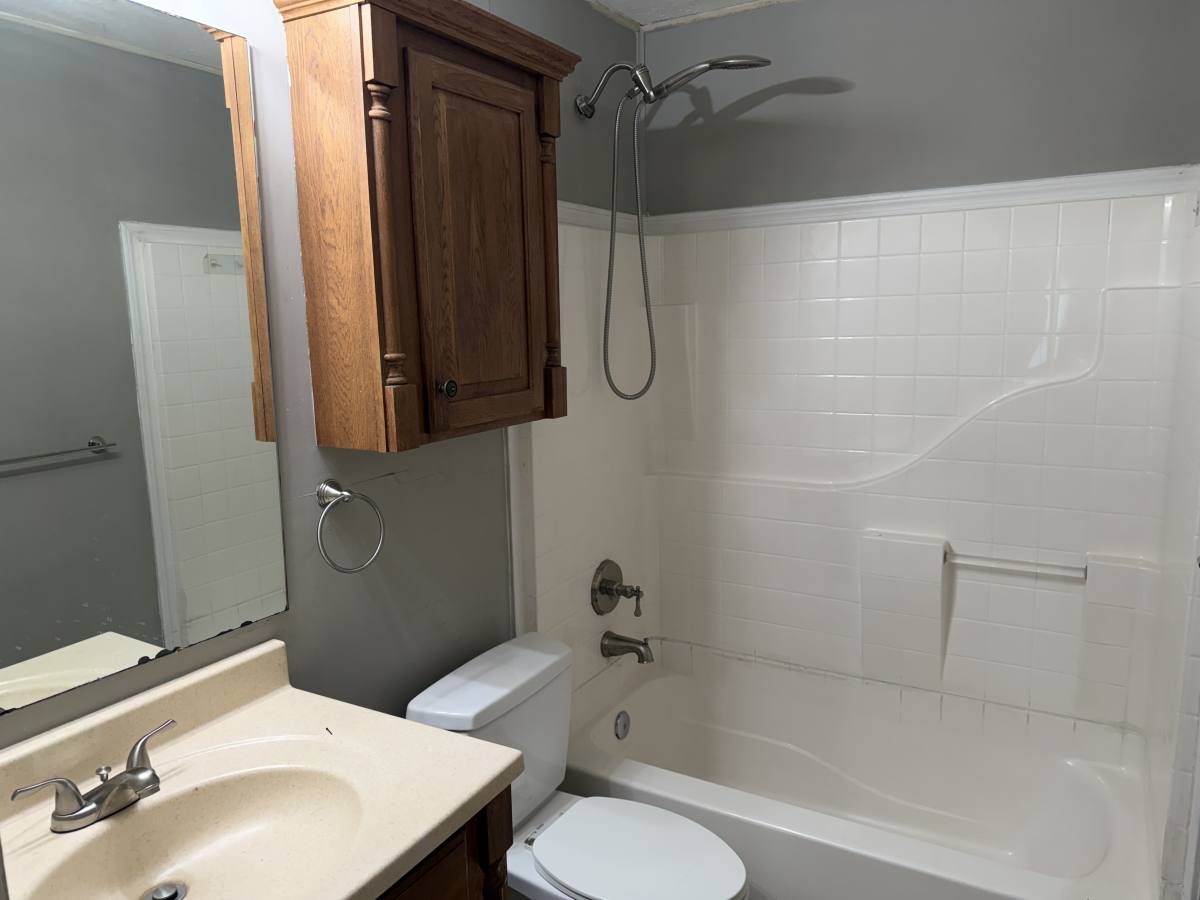 House for rent at 918 NE 44th Terrace, Kansas City, MO 64119