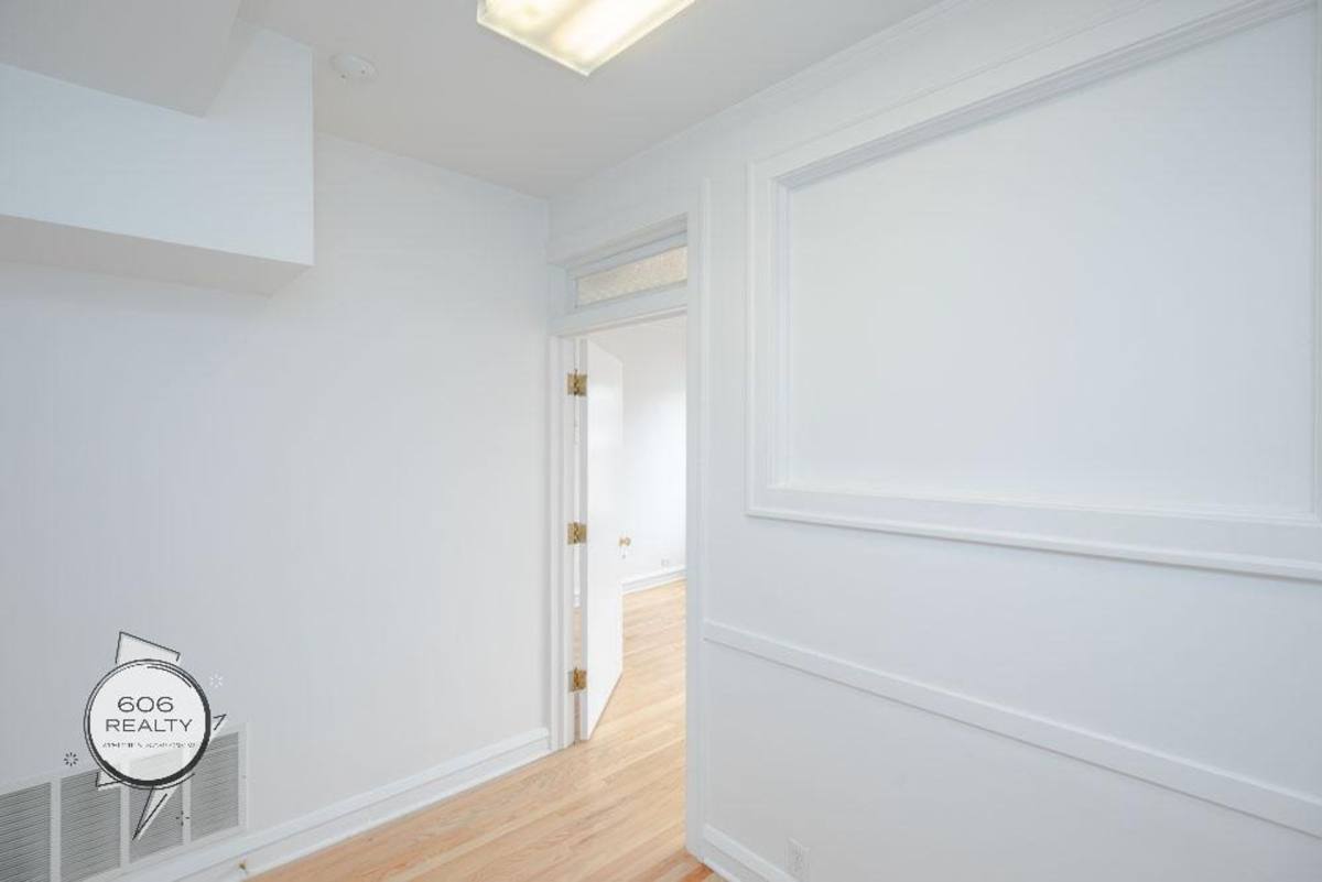 Apartment for rent at 1550 W 95th St, Chicago, IL 60643
