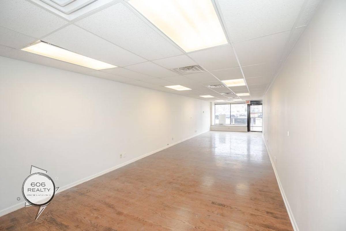 Apartment for rent at 1550 W 95th St, Chicago, IL 60643