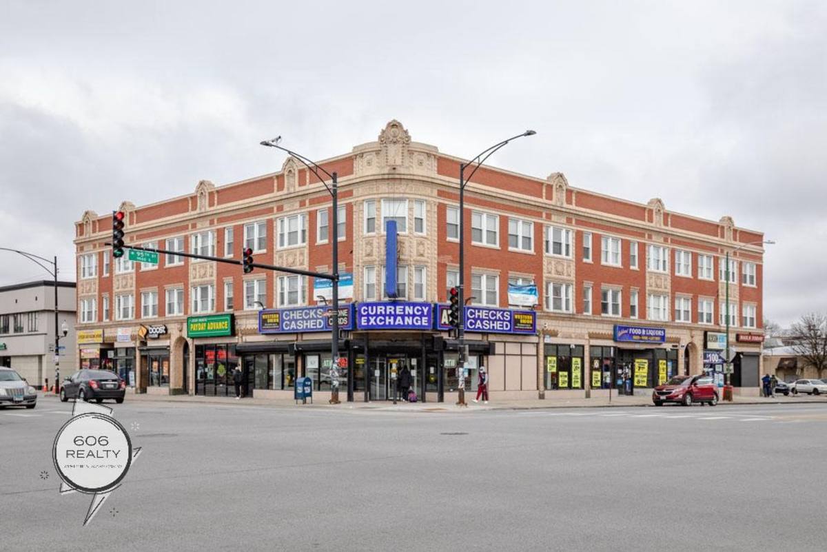 Apartment for rent at 1550 W 95th St, Chicago, IL 60643