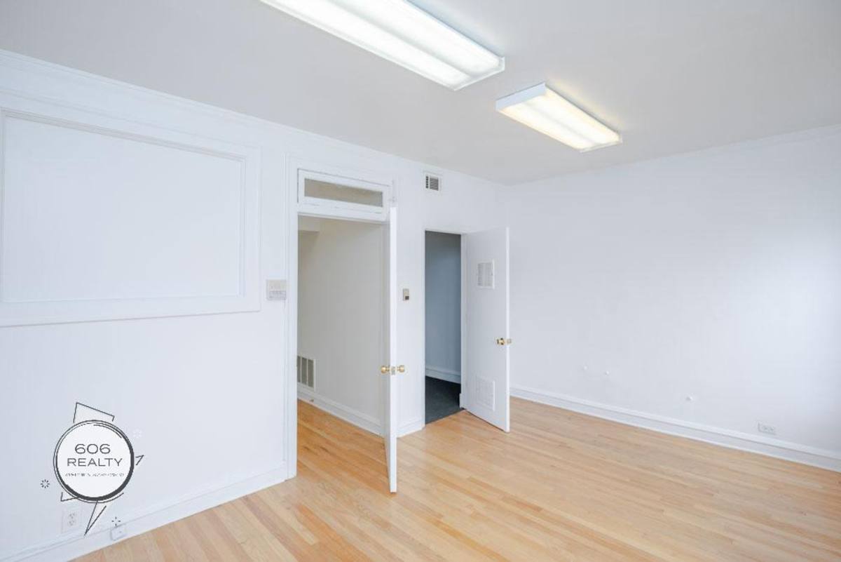 Apartment for rent at 1550 W 95th St, Chicago, IL 60643