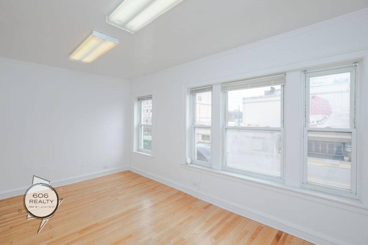 Apartment for rent at 1550 W 95th St, Chicago, IL 60643