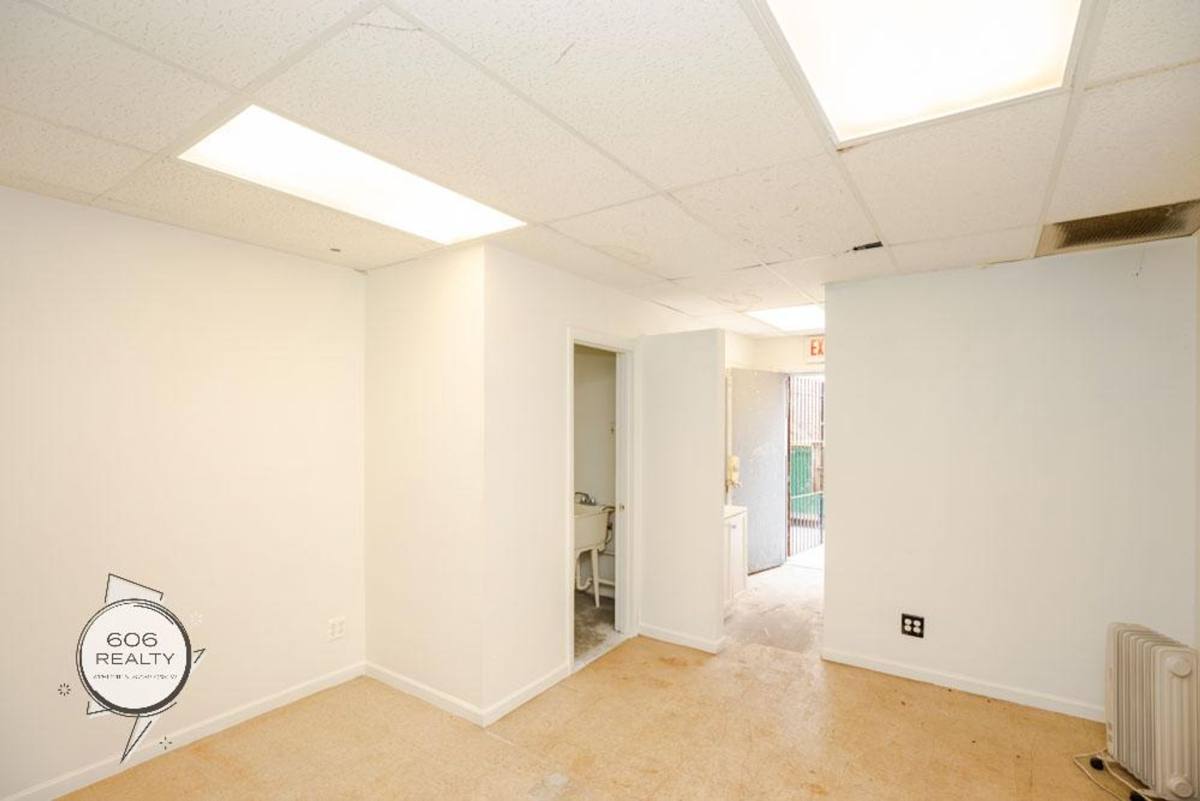 Apartment for rent at 1550 W 95th St, Chicago, IL 60643