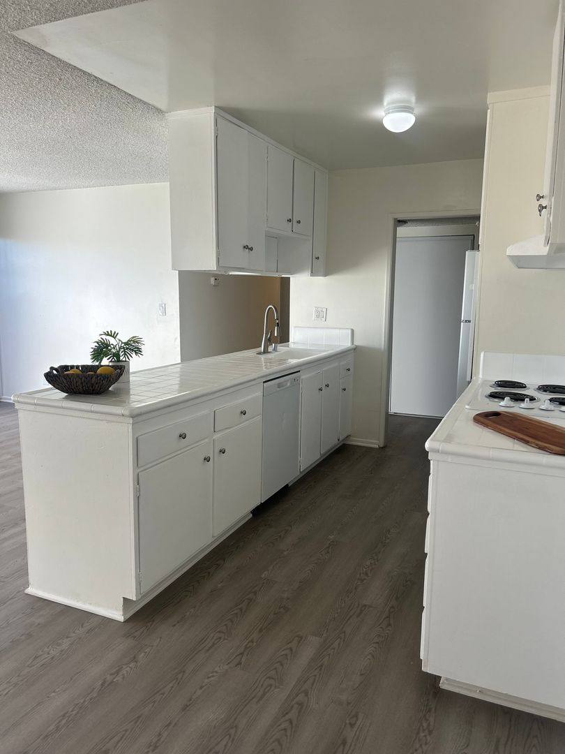Apartment for rent at 10200 De Soto Ave, Chatsworth, CA 91311