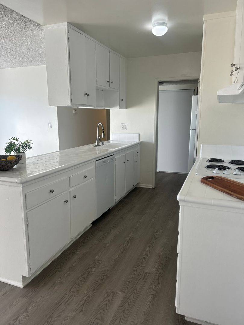 Apartment for rent at 10200 De Soto Ave, Chatsworth, CA 91311