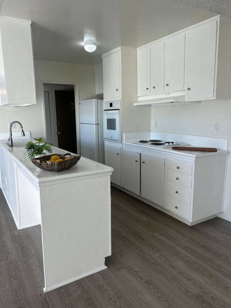 Apartment for rent at 10200 De Soto Ave, Chatsworth, CA 91311