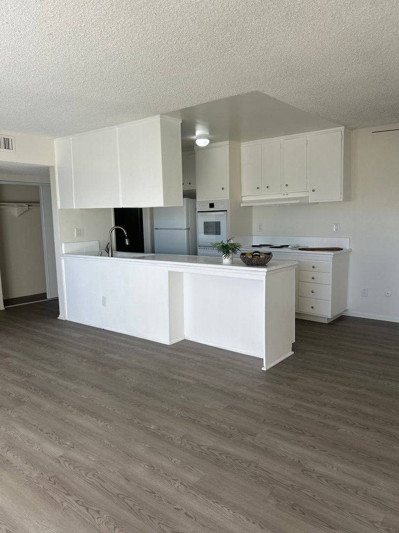 Apartment for rent at 10200 De Soto Ave, Chatsworth, CA 91311