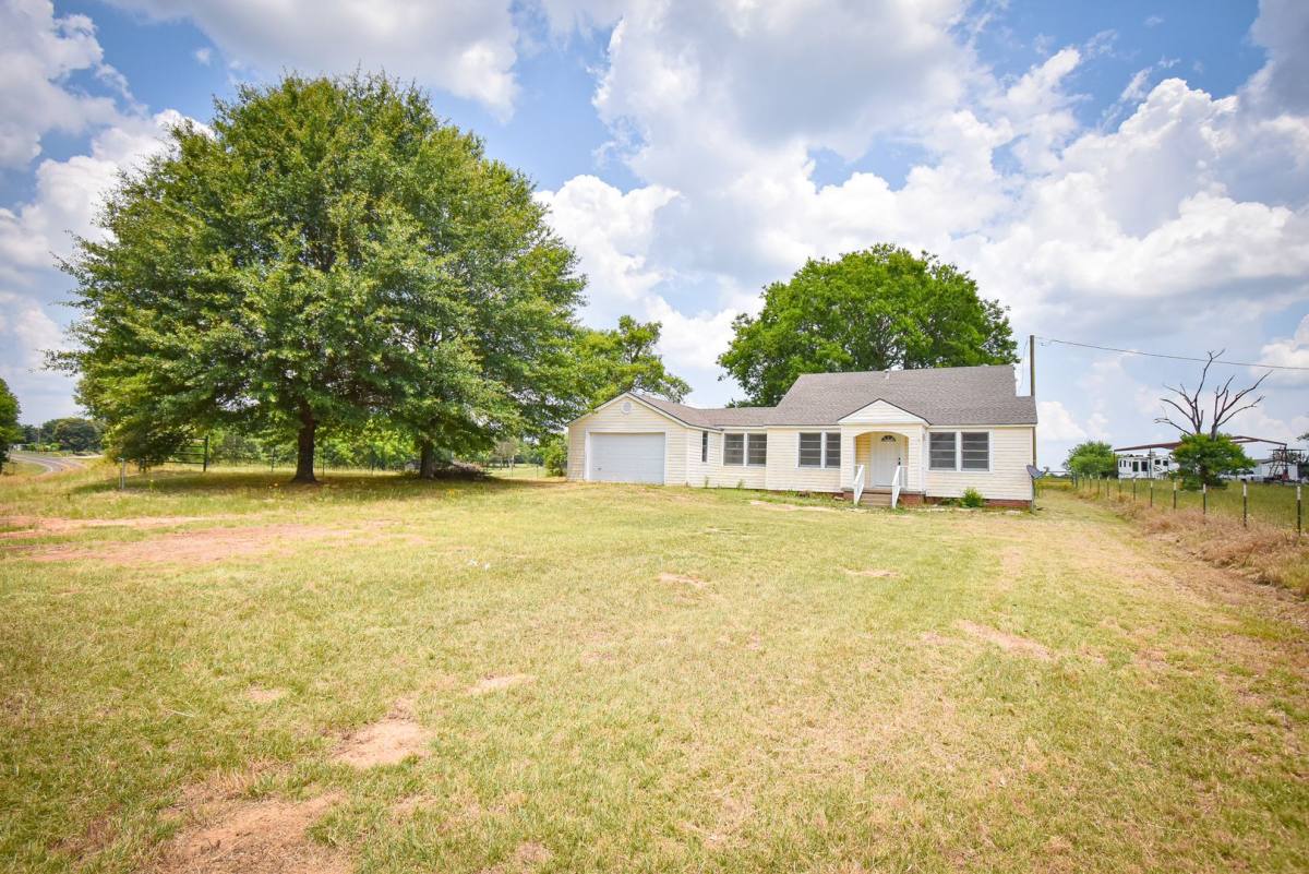 House for rent at 13292 Highway 110 N, Tyler, TX 75704
