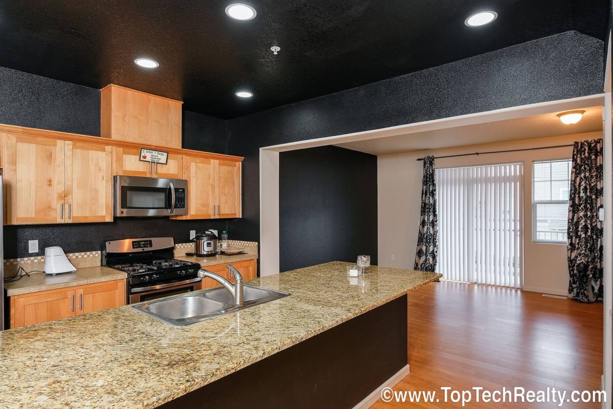 Townhouse for rent at 477 NW Edgeway Dr, Beaverton, OR 97006