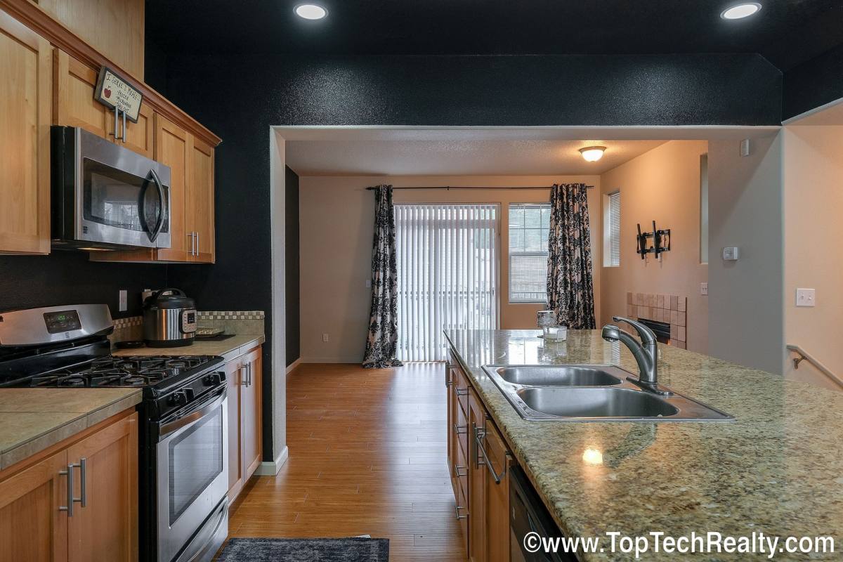 Townhouse for rent at 477 NW Edgeway Dr, Beaverton, OR 97006