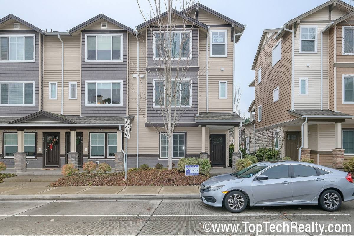 Townhouse for rent at 477 NW Edgeway Dr, Beaverton, OR 97006