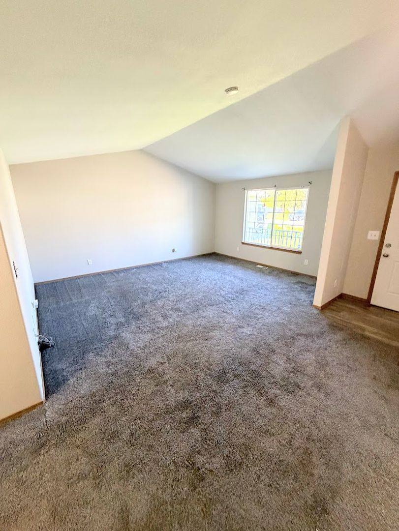 House for rent at 5188 Perry St, Salem, OR 97303