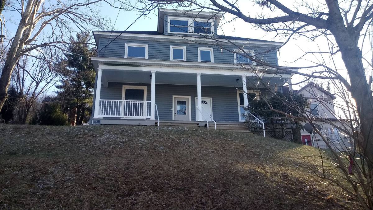 Apartment for rent at 515 Lee Ave, Clarksburg, WV 26301