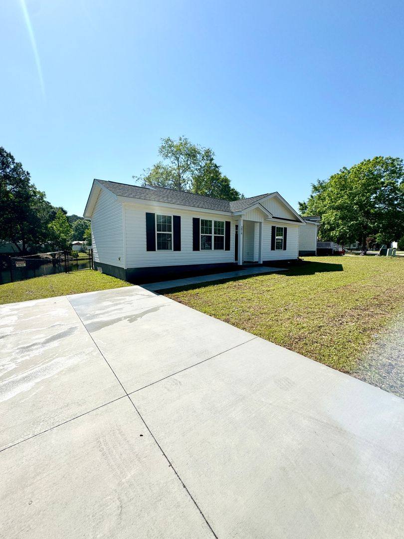 House for rent at 2014 Phoenix Dr #98, Conway, SC 29526
