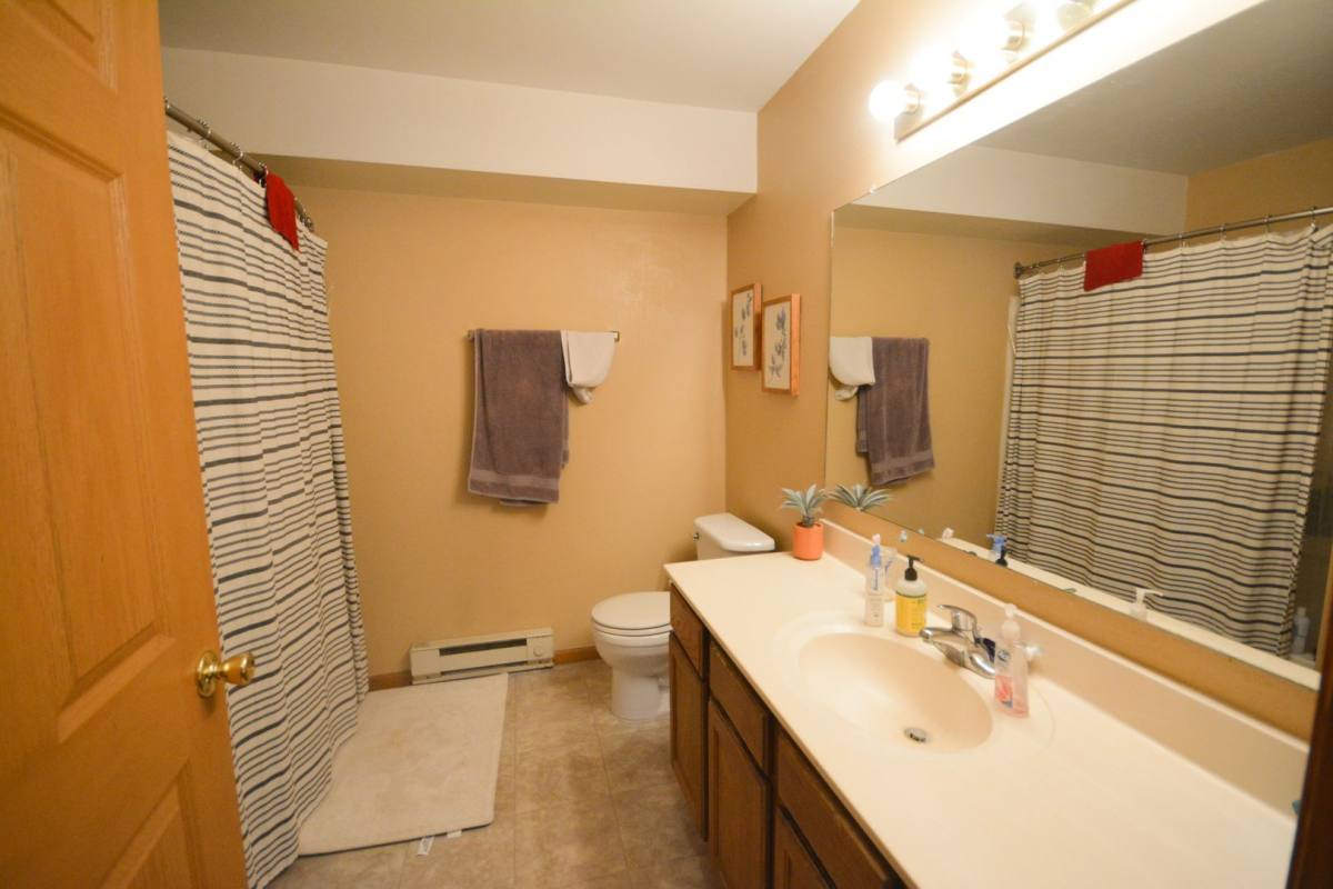 House for rent at 1872 Deerhaven Lane NE, Rochester, MN 55906
