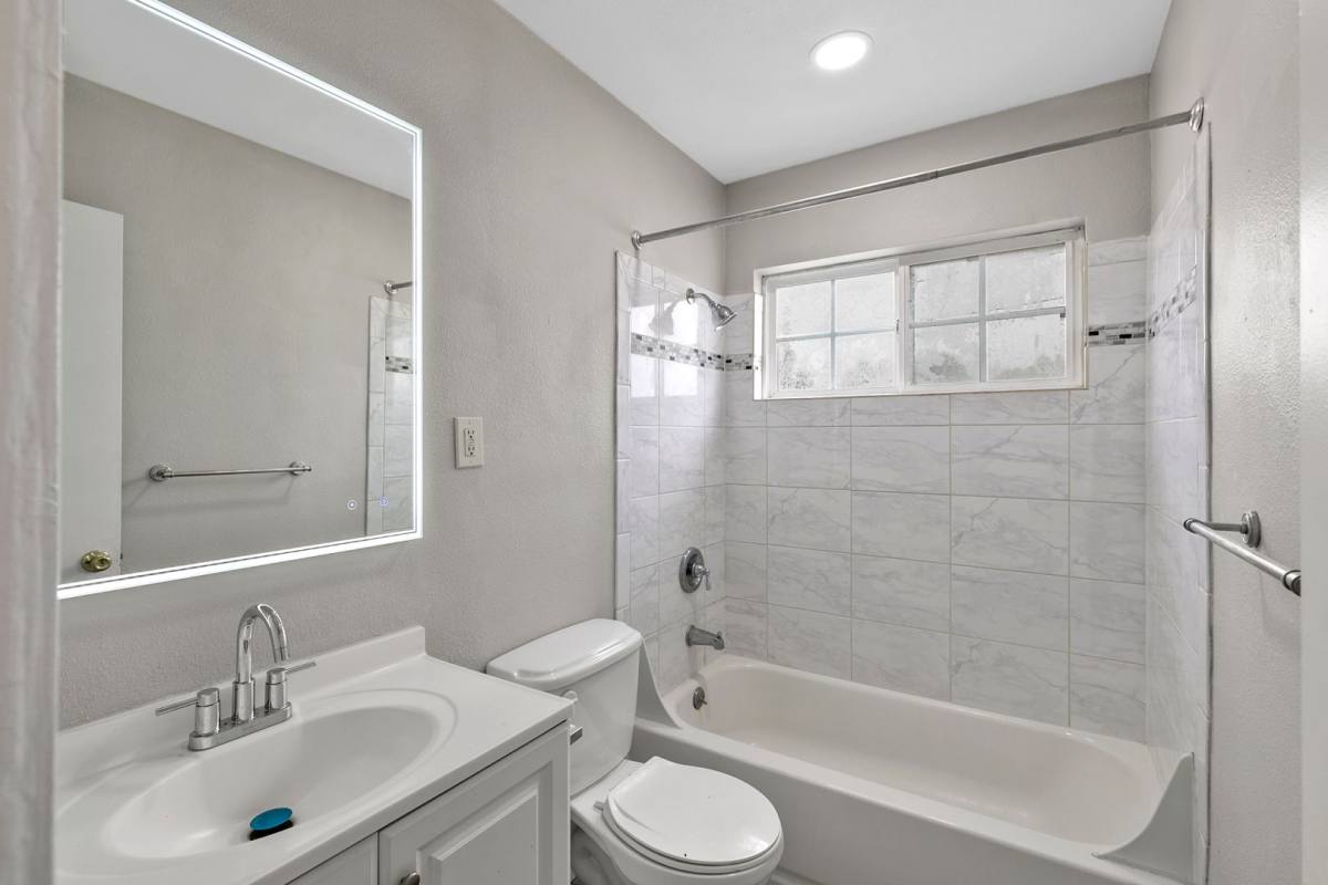 Apartment for rent at 1315 W 19th St, Long Beach, CA 90810