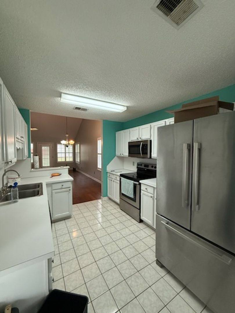 House for rent at 1325 Parkwood Dr, Florence, SC 29505