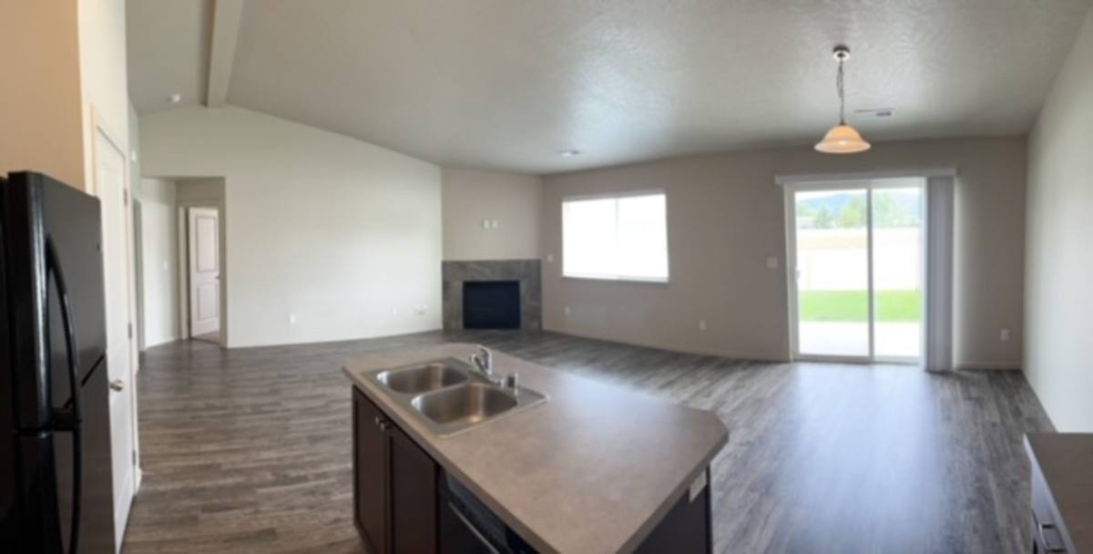 Apartment for rent at 17910 - 17912 E Shannon Ave, Greenacres, WA 99016