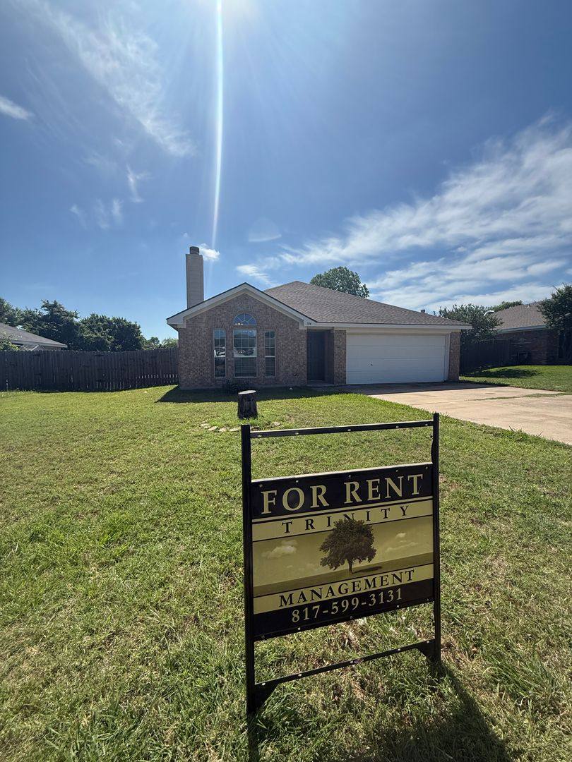 House for rent at 314 Beaumont Dr, Weatherford, TX 76086