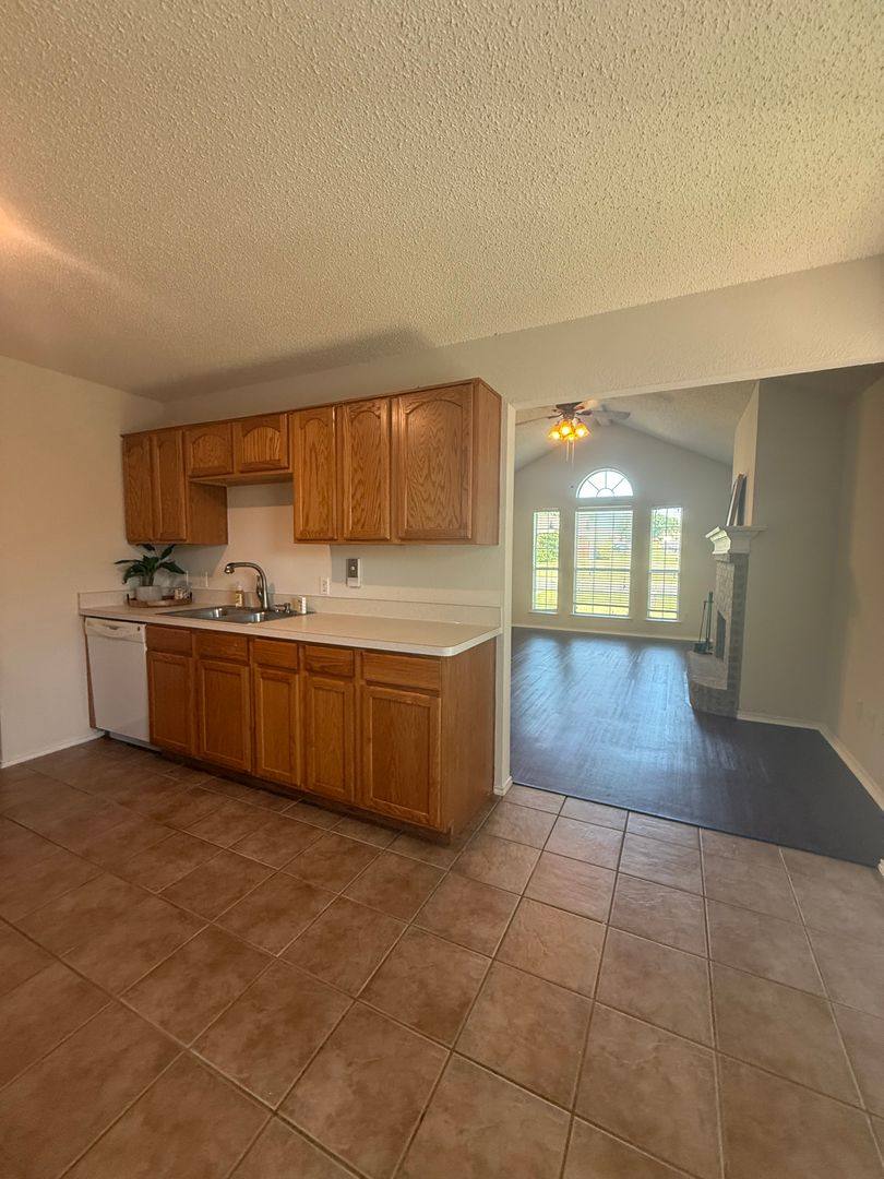 House for rent at 314 Beaumont Dr, Weatherford, TX 76086