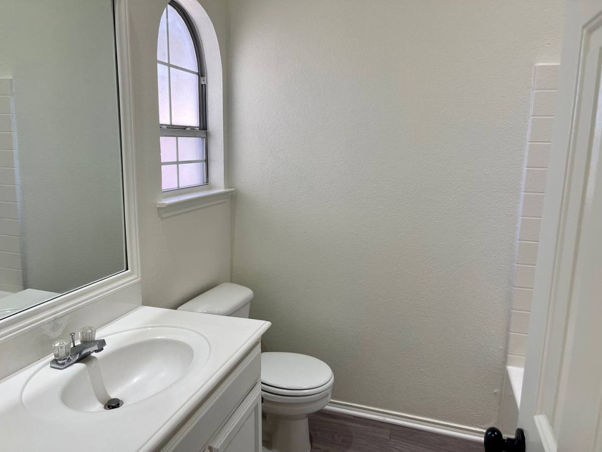 House for rent at 517 Meadowcrest Dr, Burleson, TX 76028