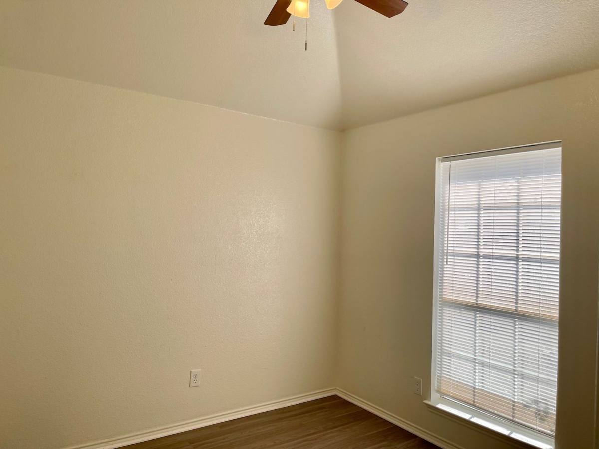 House for rent at 517 Meadowcrest Dr, Burleson, TX 76028
