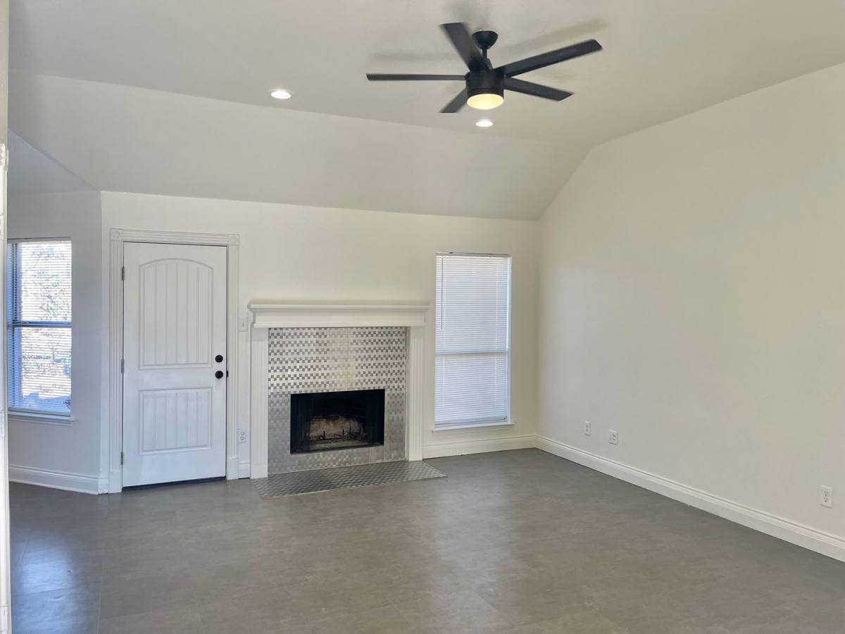 House for rent at 517 Meadowcrest Dr, Burleson, TX 76028