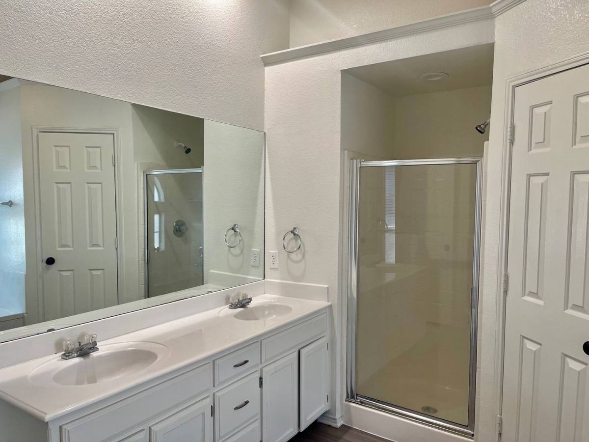 House for rent at 517 Meadowcrest Dr, Burleson, TX 76028