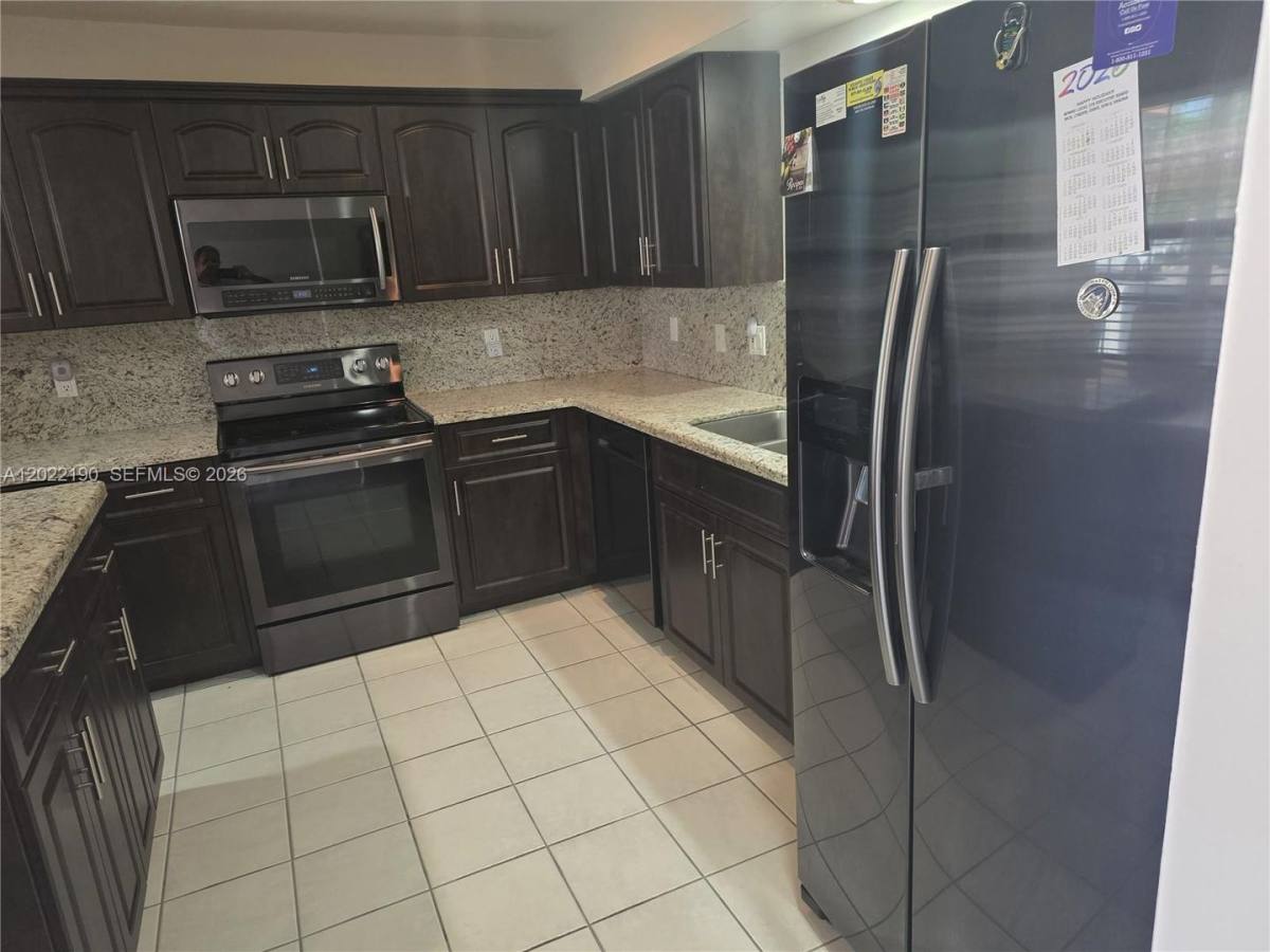 Townhouse for rent at 9521 NW 42nd St, Fort Lauderdale, FL 33351