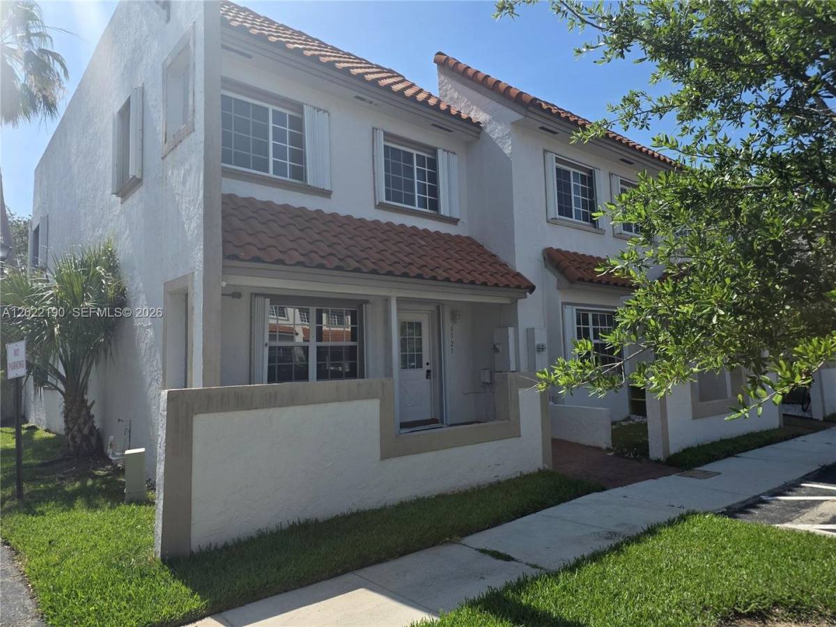 Townhouse for rent at 9521 NW 42nd St, Fort Lauderdale, FL 33351