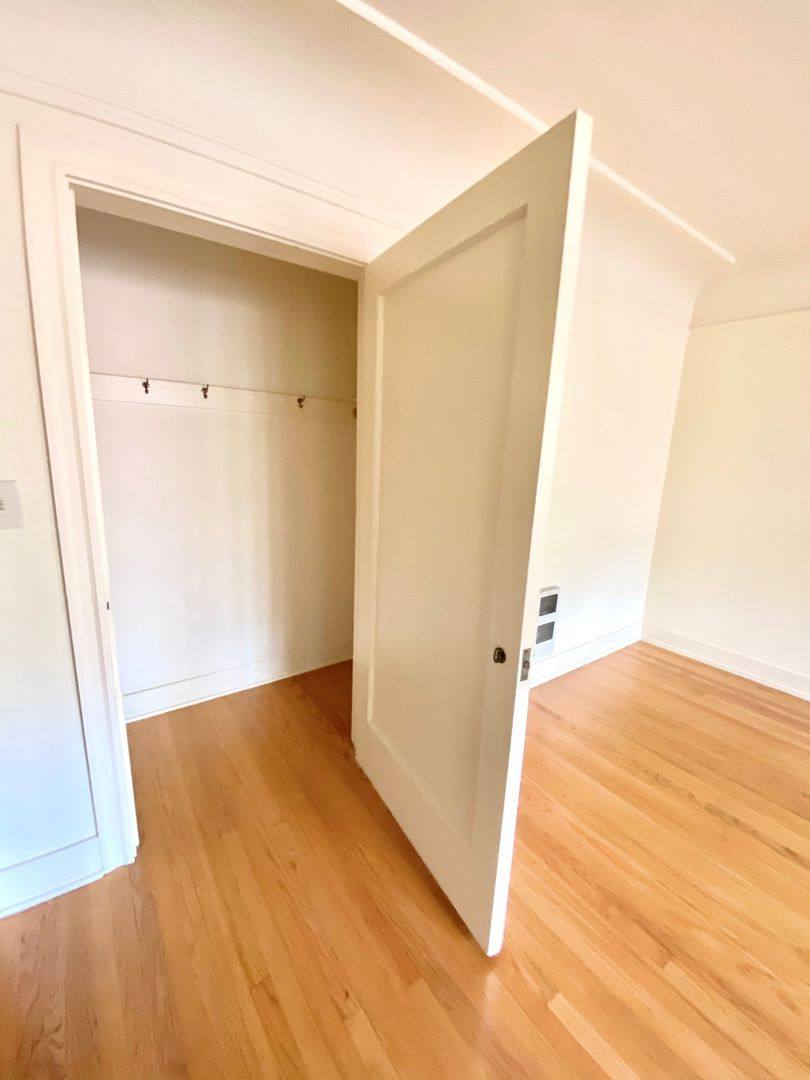 Apartment for rent at 921 1st Ave W, Seattle, WA 98119