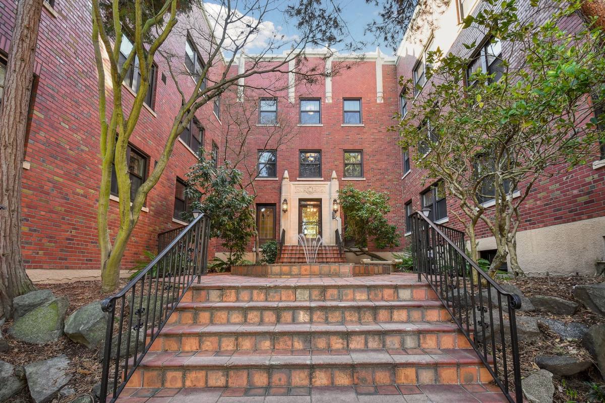 Apartment for rent at 921 1st Ave W, Seattle, WA 98119