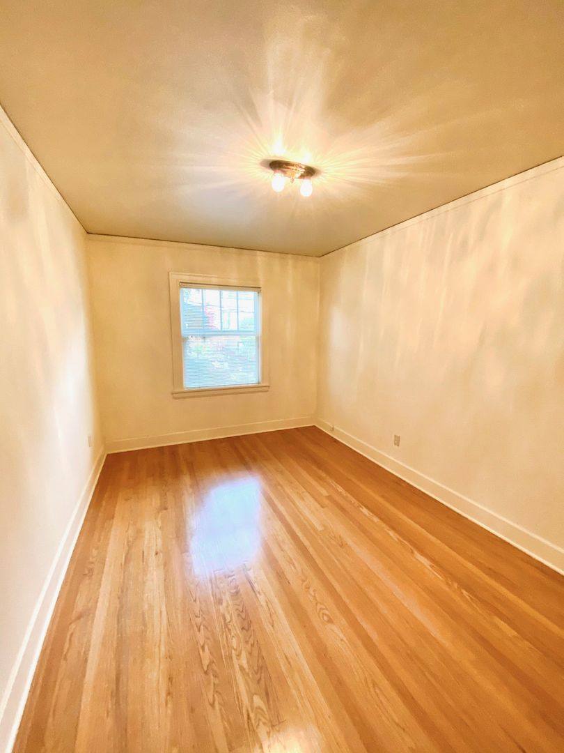 Apartment for rent at 921 1st Ave W, Seattle, WA 98119