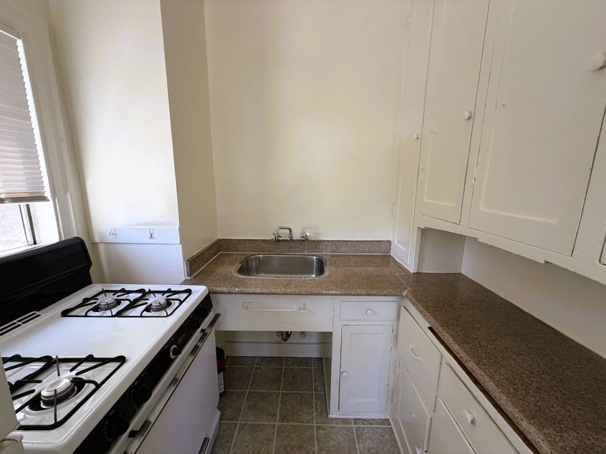 Apartment for rent at 231 29th St, Oakland, CA 94611