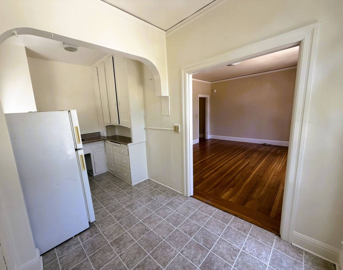 Apartment for rent at 231 29th St, Oakland, CA 94611